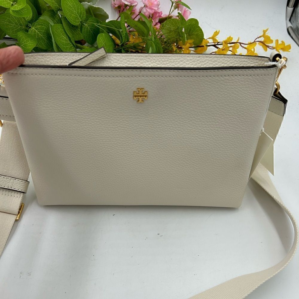 SOLD!!!!!!!!       Women’s Tory Burch swing back leather tote